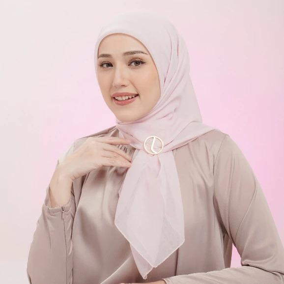 Elzatta Kerudung Segi Empat Paris Polos Keisha Pink Baby
